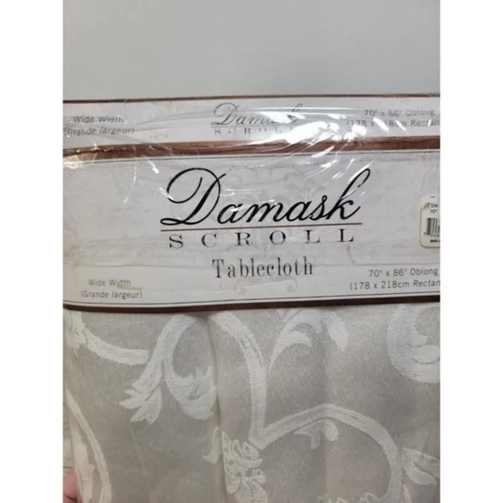 Damask  Scroll Tablecloth 70